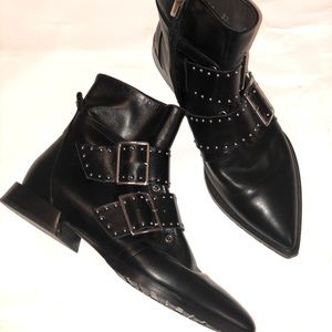Capezzani Black ankle boots